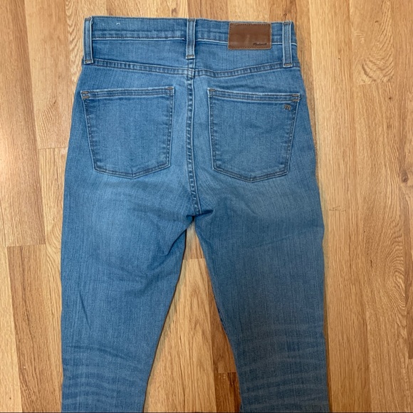 9" High-Rise Skinny Jeans in Ontario Wash: Distressed-Hem Edition - Picture 12 of 14